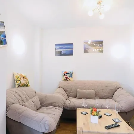 Holiday home Reetdachhaus Moin-moin